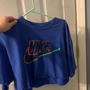 Super cropped Nike shirt.